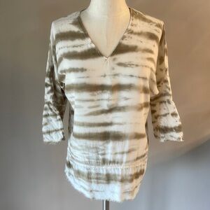 XCVI RAYON 3/4 sleeve tie dye blouse / top V neck raw edges boho stretch back M